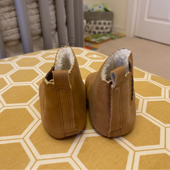 John Lewis baby boots with fuzzy lining and sticky grips on bottom, 3-6 months - Picture 4 of 5